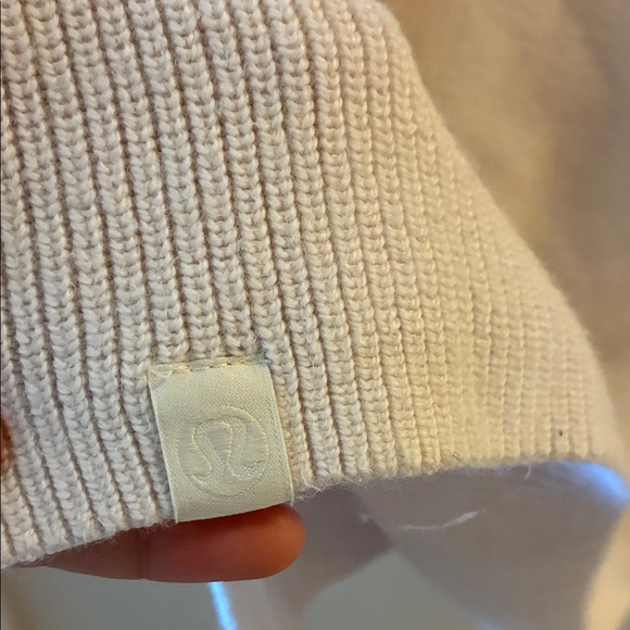 Lululemon Athletica Cream Ankle Pants - Picture 5 of 6